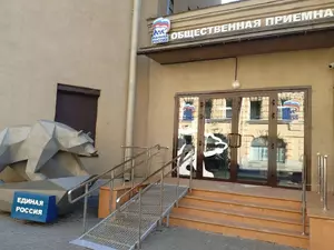 Скульптура медведя покинула офис "Единой России" на Невском