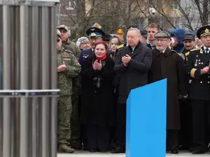 Беглов запустил световой фонтан на аллее Чернобыльцев в Приморском районе