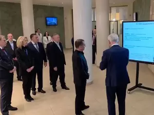 Медведев посетил центр имени Алмазова в Петербурге