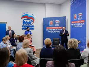 Якушев пообщался с "женским лицом" ЕР в Петербурге