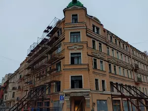 Разумишкин проверил ход ремонтных работ в доме на Большой Зелениной