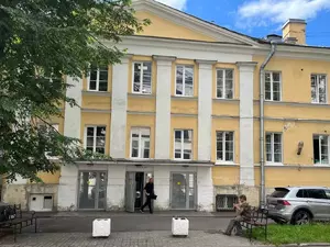 Бывший офис банка "Таврический" выставили на торги за 362 млн рублей