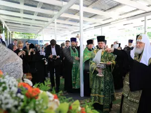 Патриарх Кирилл освятил закладной камень будущего храма на набережной Карповки