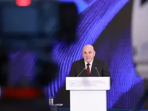 Мишустин и Беглов выступили на конференции в Константиновском дворце