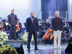 Беглов и Бельский поздравили медработников с профессиональным праздником в БКЗ
