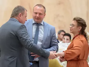 Кадры: Заседание ЗакСа 1 июля