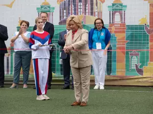 Чечина встретилась с школьниками из Мариуполя в лагере "Дружных"