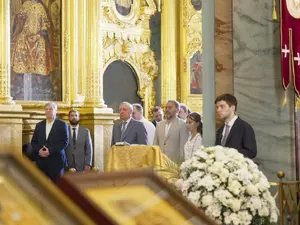 Беглов и Бельский побывали на богослужении в День Петра и Павла