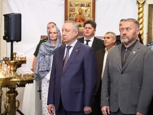 Беглов и Бельский приняли участие в богослужении в День Крещения Руси