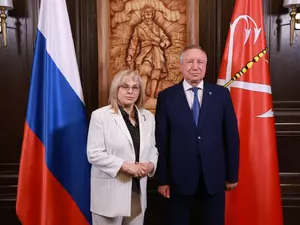 У "Яблока" усмотрели нарушение авторских прав в фотографии Беглова и Памфиловой
