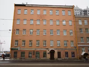 Суд удовлетворил жалобу градозащитников о запрете сноса школы Берггольц