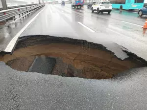 Асфальт провалился на КАД во Всеволожском районе