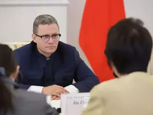 Филимонов провел бизнес-встречу с делегацией из Китая