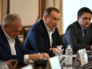 Дрозденко сообщил, что в Ленобласти закрылось 20% мелких заправок