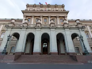 По одномандатным округам в ЗакС проходит 21 единоросс
