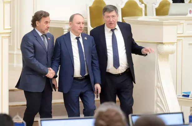 Кадры: Заседание ЗакСа 1 апреля Кадры: Заседание ЗакСа 1 апреля