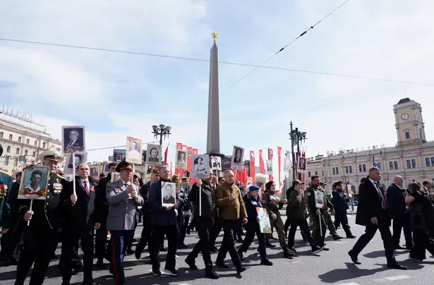 "Бессмертный полк" прошел по Невскому проспекту "Бессмертный полк" прошел по Невскому проспекту