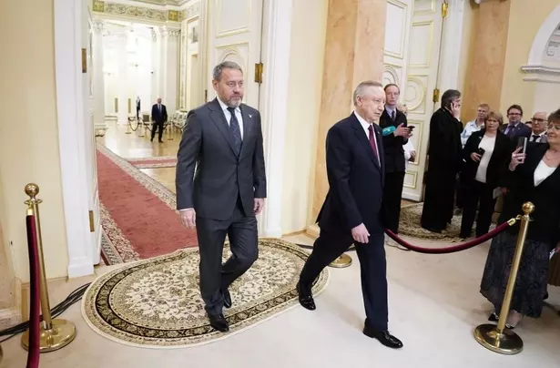 Губернатор начал доклад перед депутатами Заксобрания Губернатор начал доклад перед депутатами Заксобрания